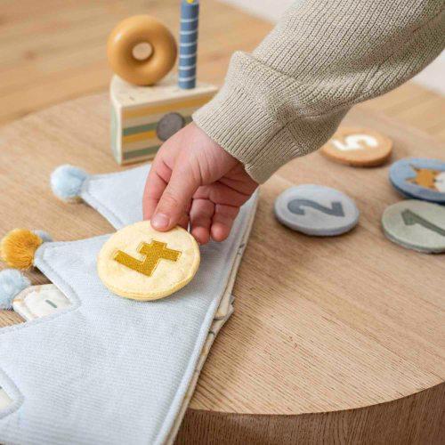 Kurorë ditëlindjeje me numra blu