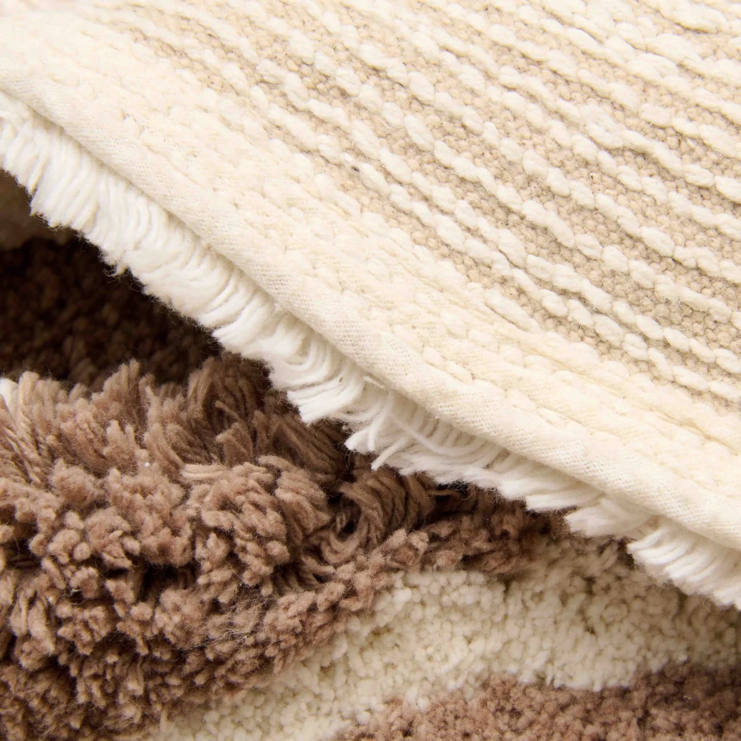 Tapet me traktor me bazë lateksi